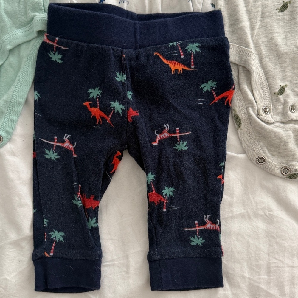 Assorted Baby Onesies and Pants Set 3-6 months - Picture 4 of 10